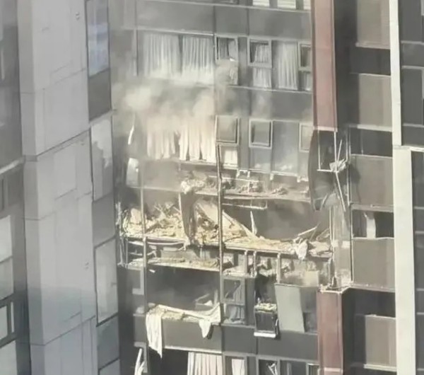 突發(fā)！深圳一住宅樓發(fā)生爆炸，目擊者：有人從樓上墜落